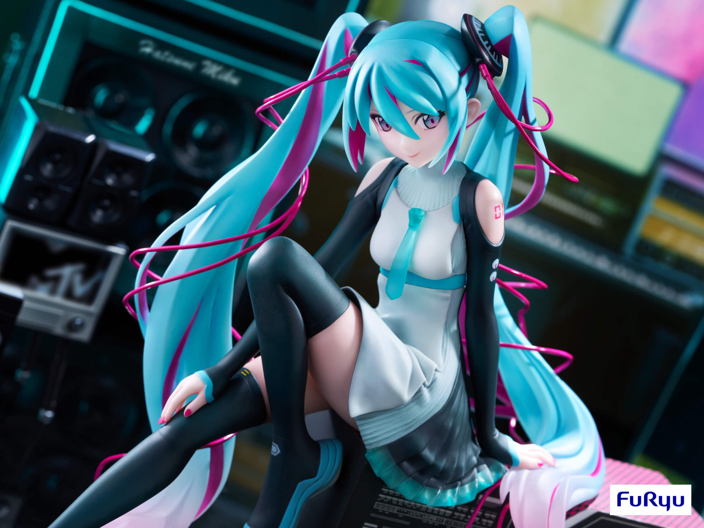 furyu-f-nex-hatsune-miku-x-mtv-1-7-figur image 3