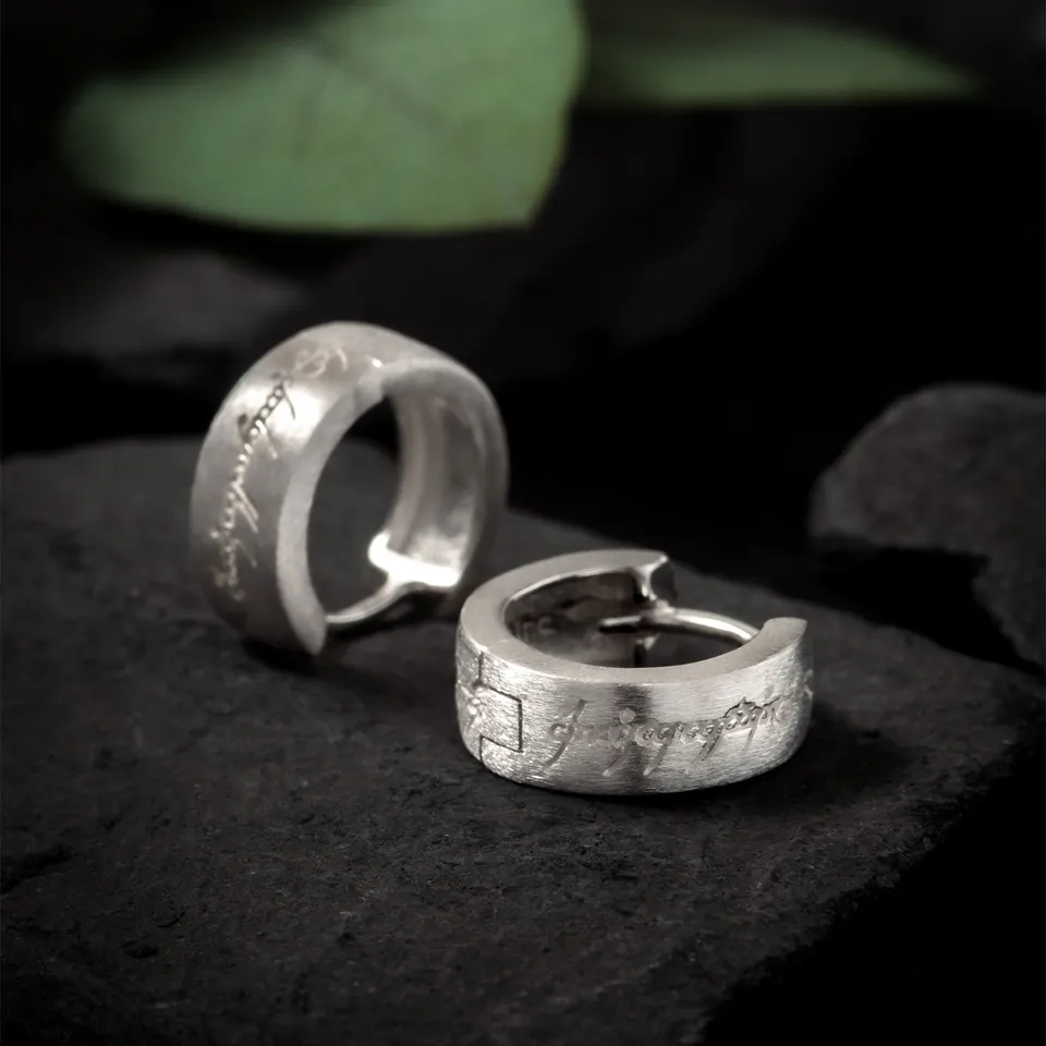 elbenwald-herr-der-ringe-creolen-ohrringe-mit-ringspruch image 1
