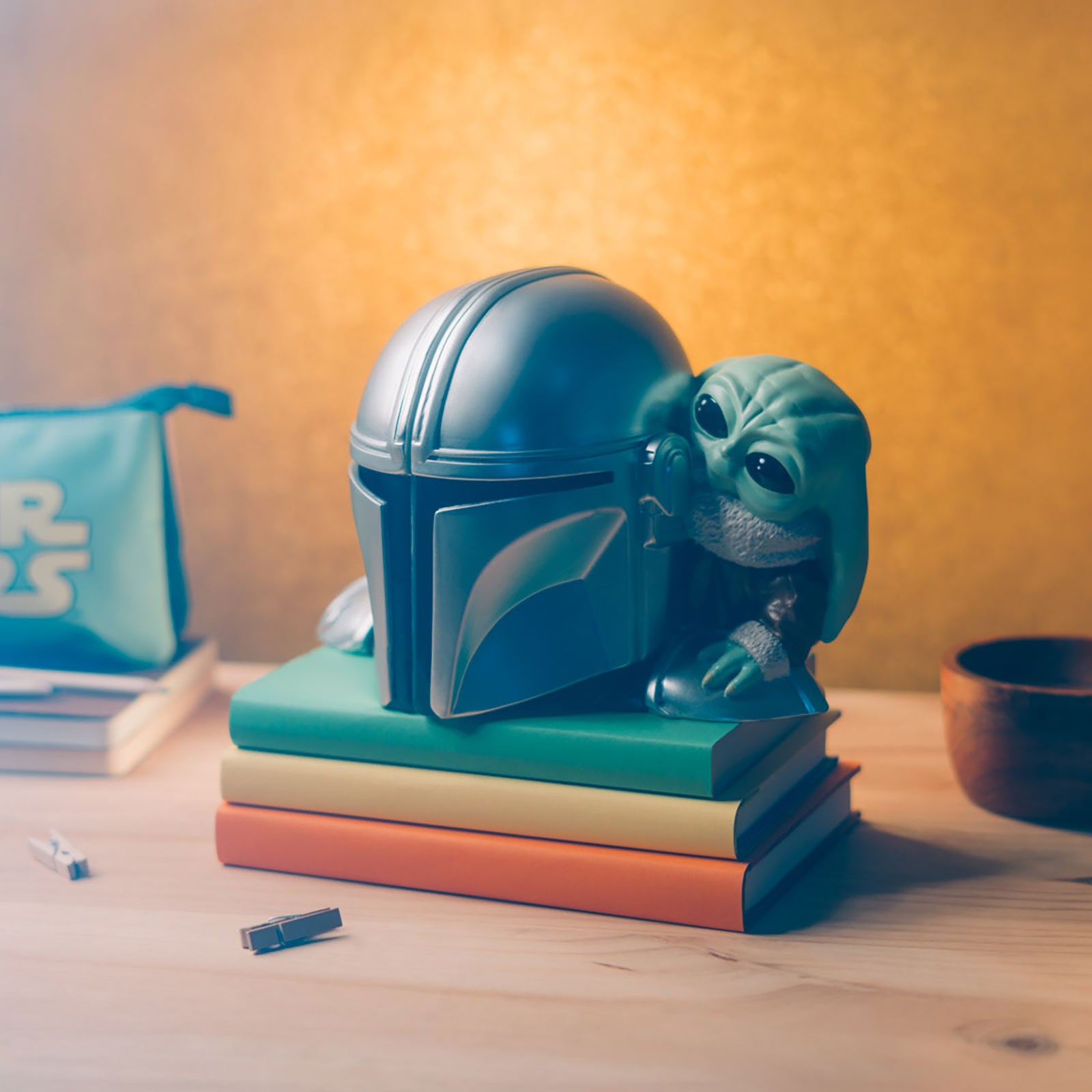 elbenwald-grogu-und-mandalorianer-buchst-tzen-the-mandalorian-resin-14-cm image 4