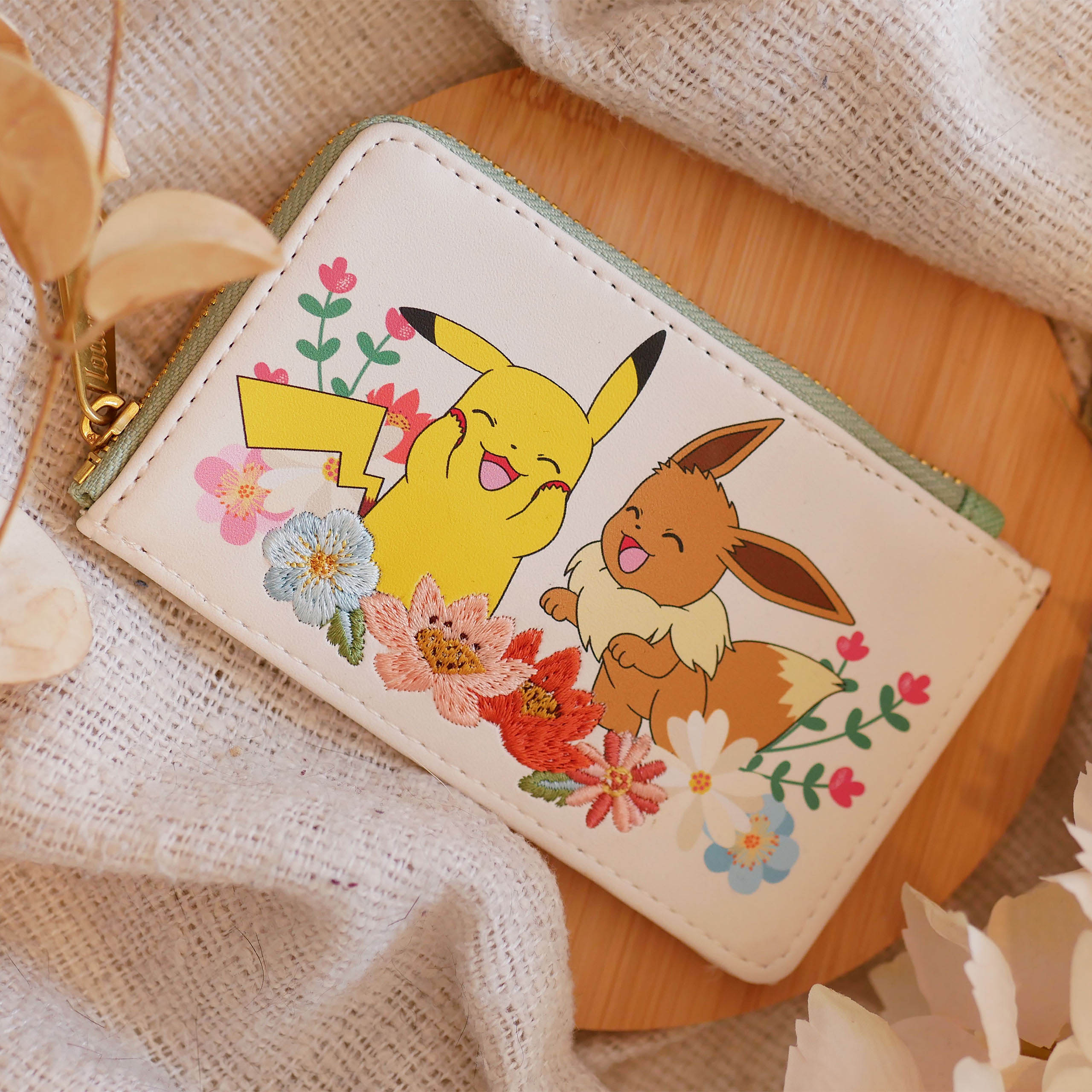 pok-mon-pikachu-und-evoli-floral-geldb-rse-13-cm image 1