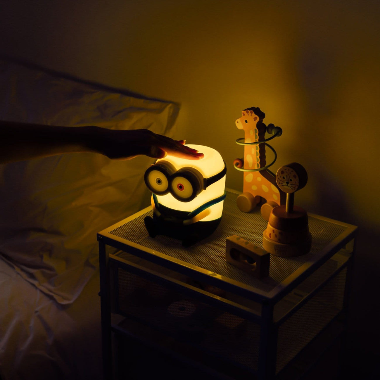 elbenwald-minions-squishy-lampe-silikon-dimmbar-usb-c image 3