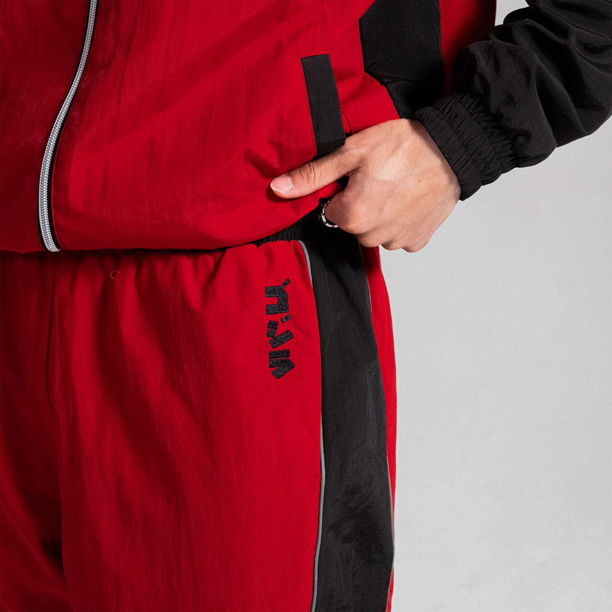 godzilla-essential-track-pant-hose-rot-schwarz-nylon image 8