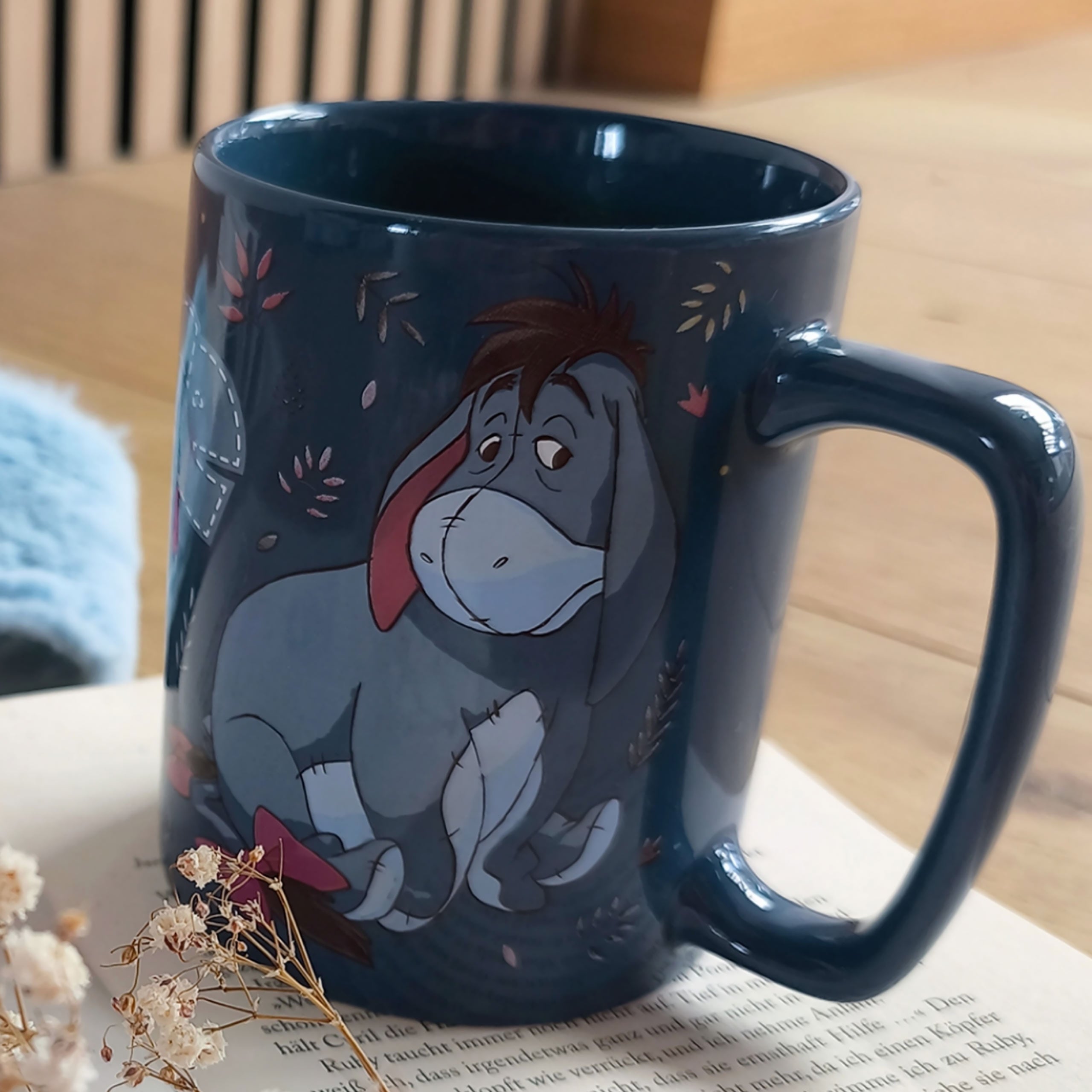 disney-winnie-puuh-i-aah-tasse-mit-pl-sch-berzug-440-ml-blau image 3