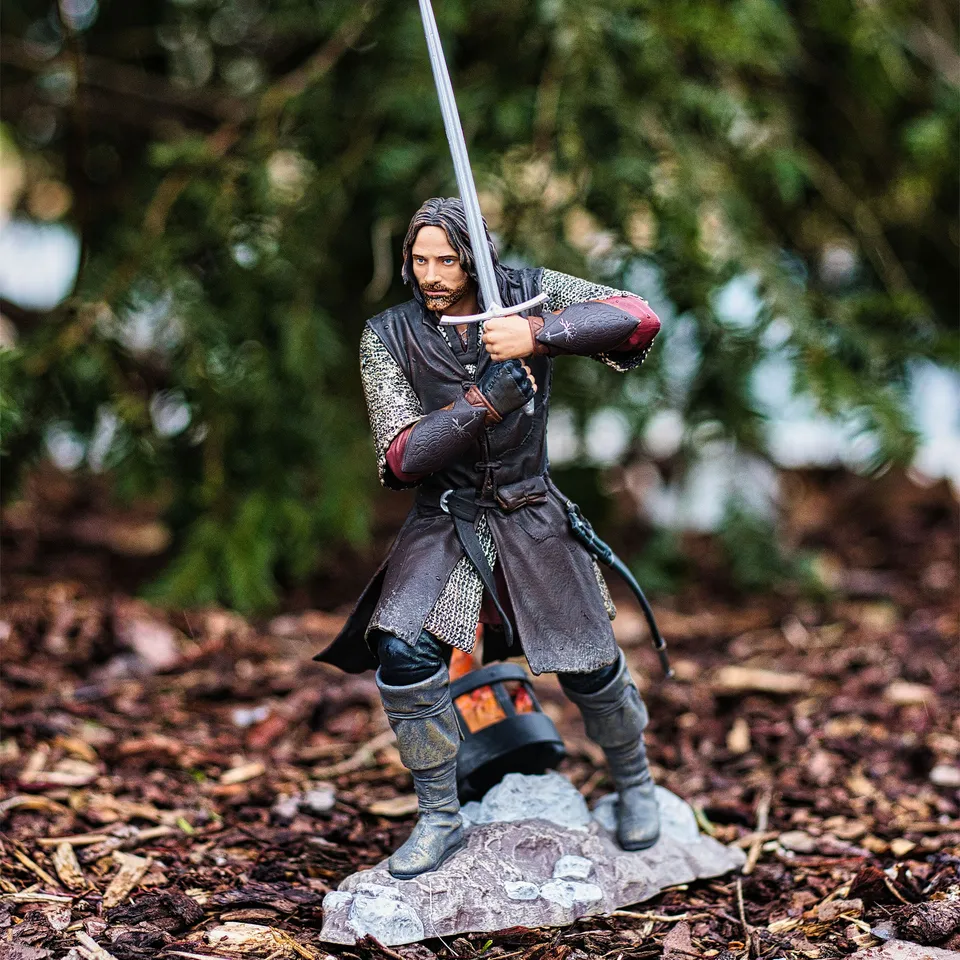 der-herr-der-ringe-aragorn-figur-30-cm-mit-schwert image 1
