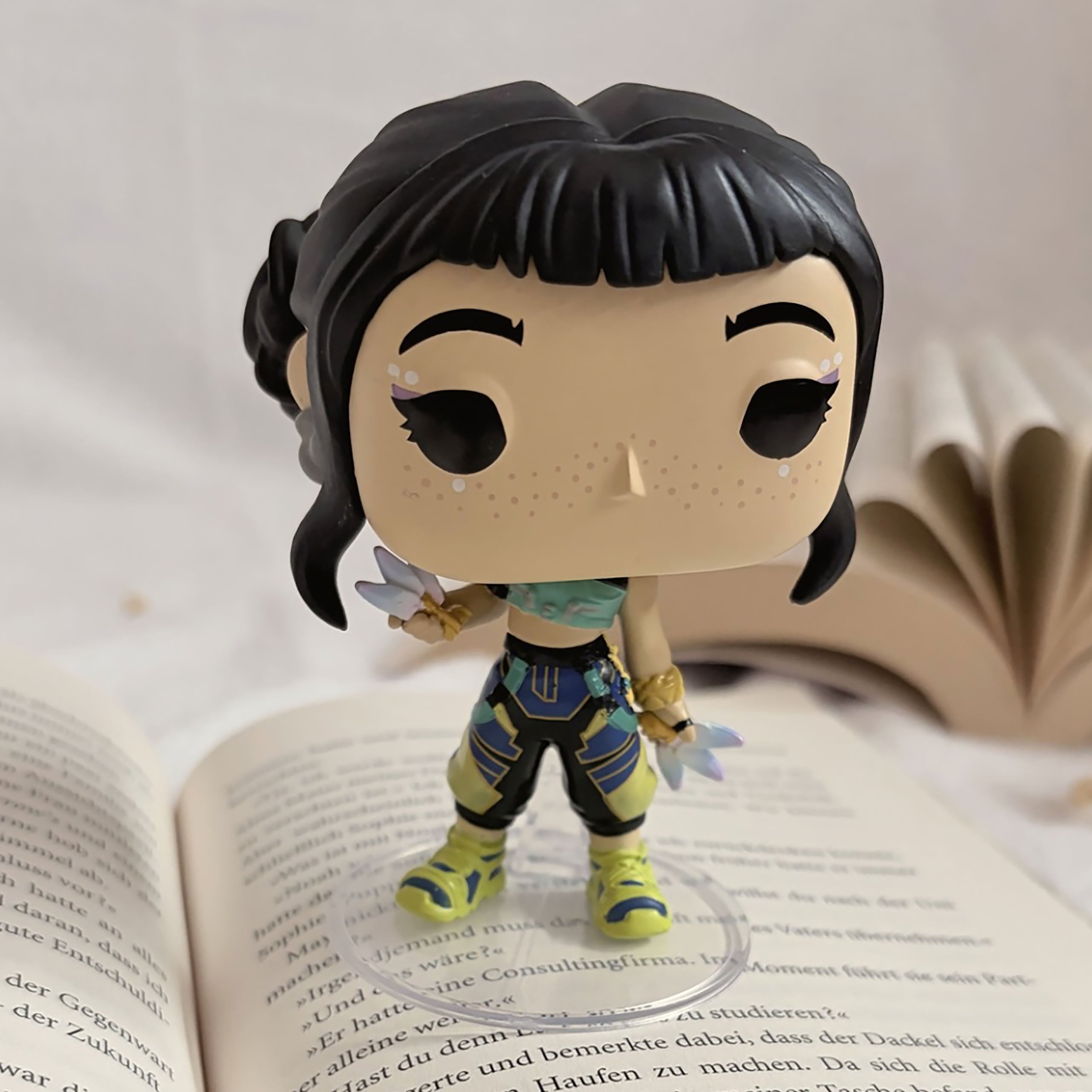 kpop-demon-hunters-zoey-funko-pop-figur-vinyl-10-5-cm image 3