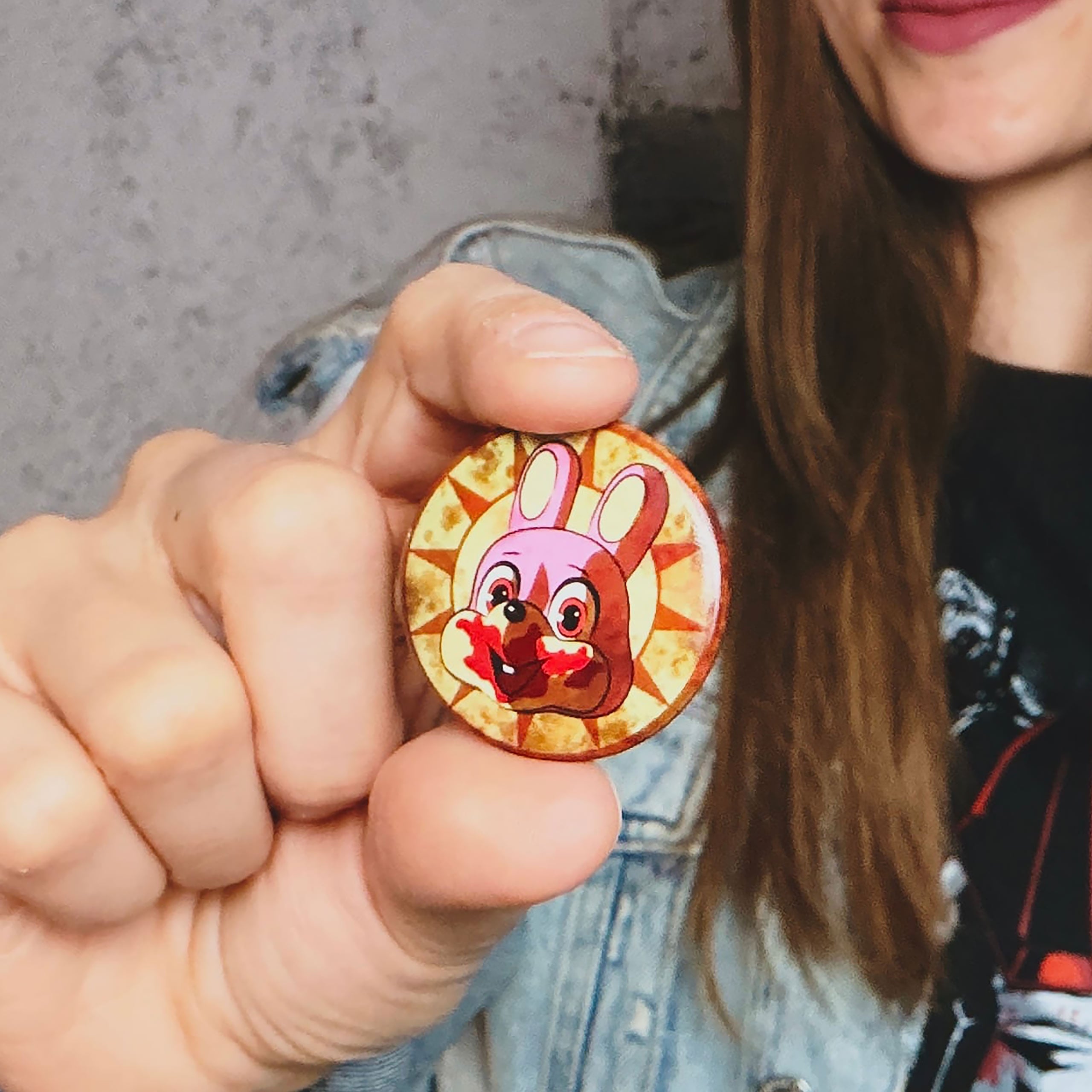 silent-hill-robbie-button-anstecker-horror-pin image 2