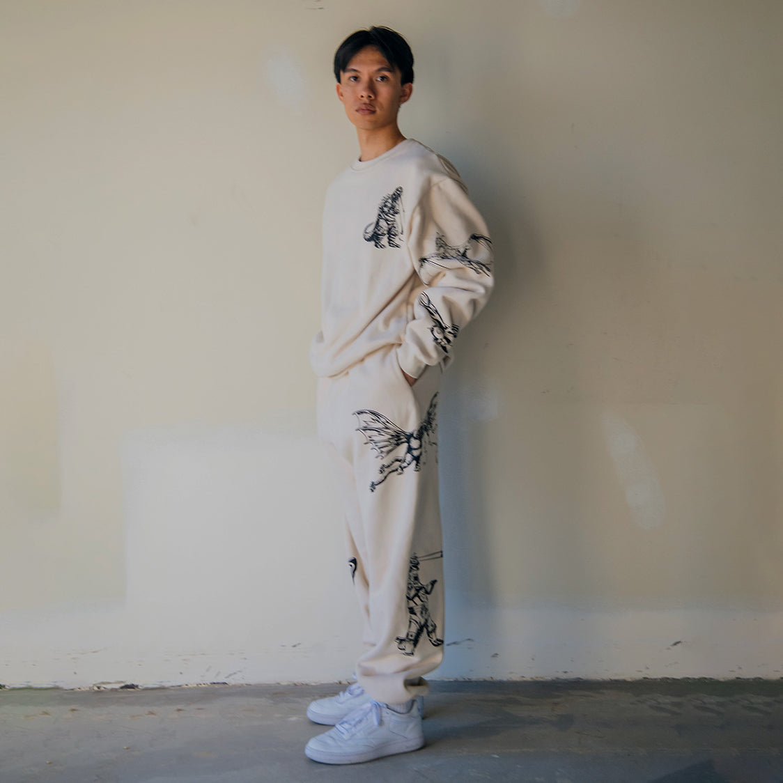godzilla-apparel-kaiju-print-sweatpants-set-jogginganzug-creme image 2