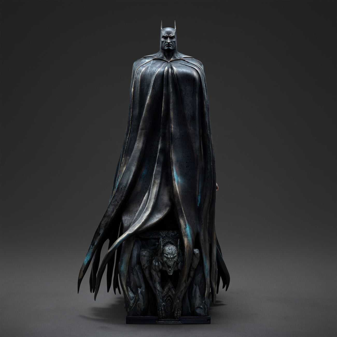 dc-comics-batman-and-bruce-wayne-statue-1-4-polystone image 5