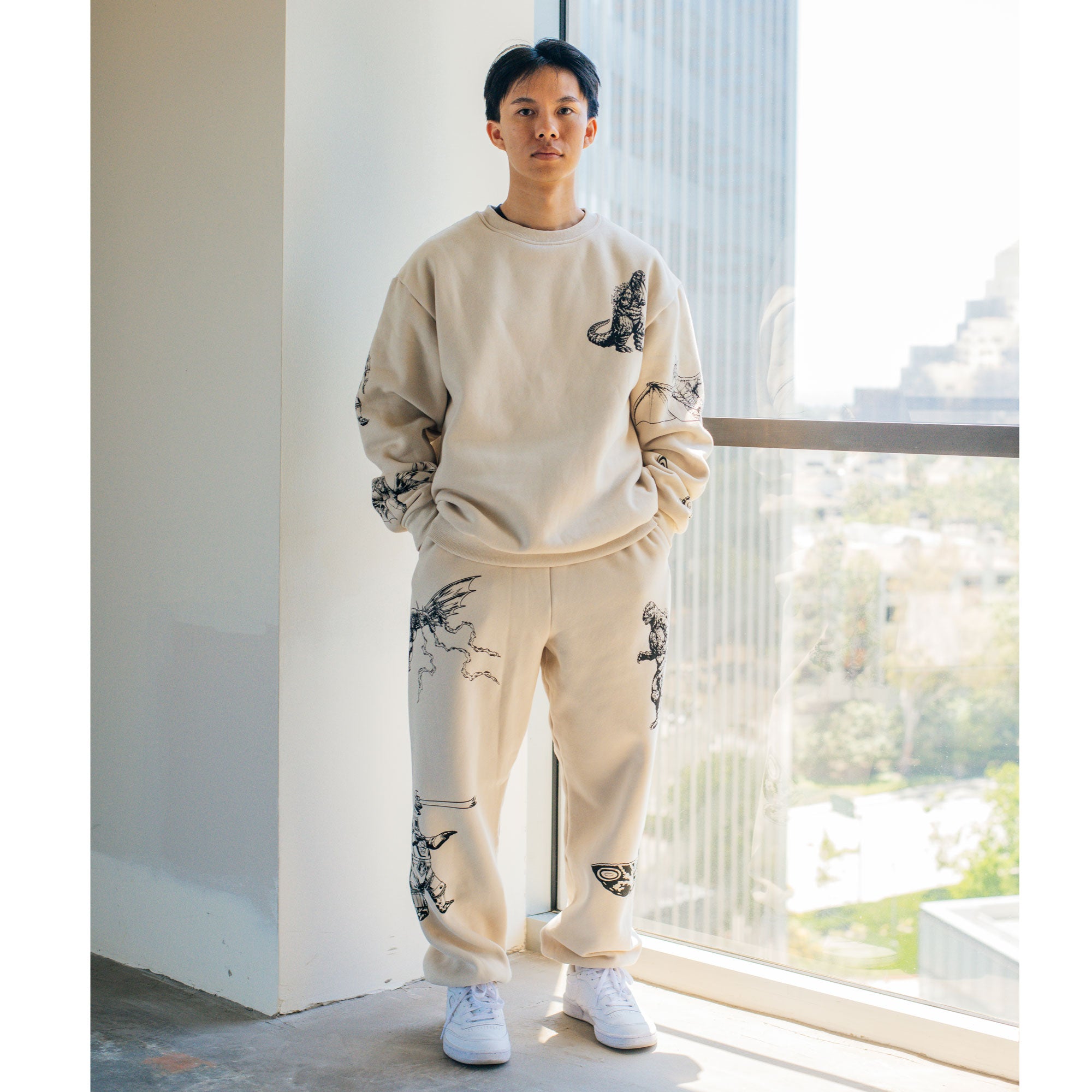 godzilla-kaiju-print-sweatpants-jogginghose-creme image 3