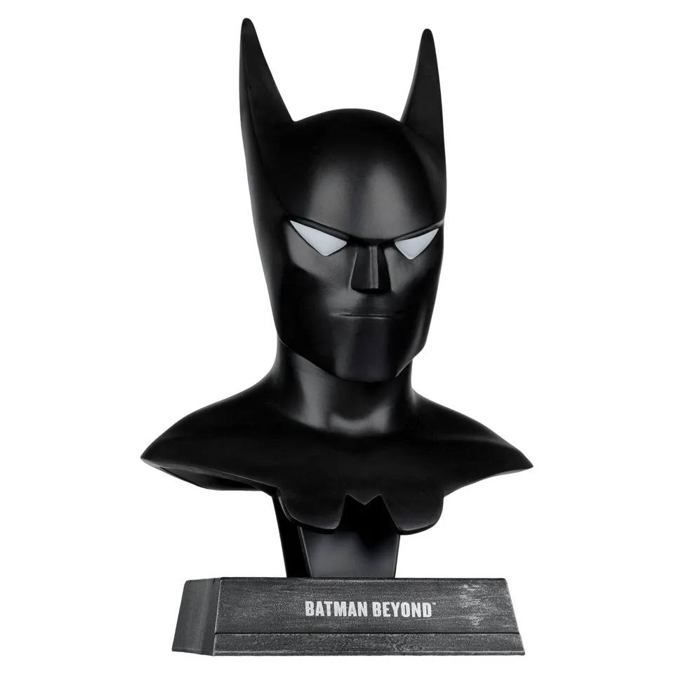 dc-direct-batman-beyond-cowl-prop-replik-1-3-mit-st-nder image 1