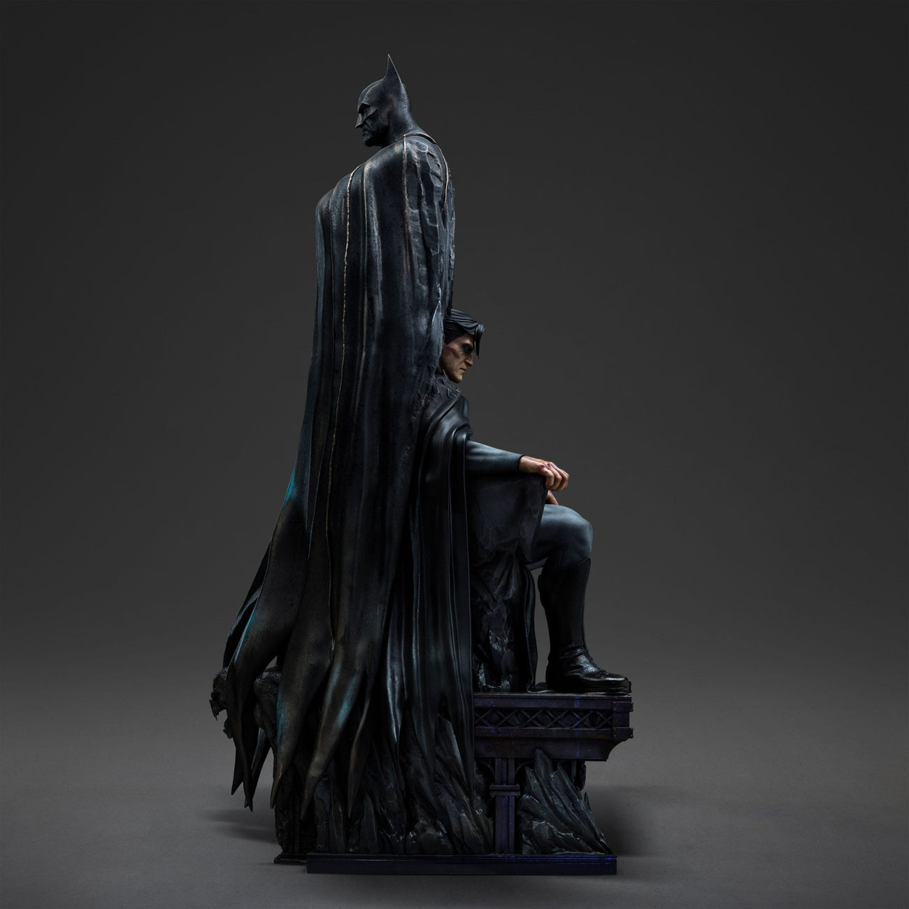dc-comics-batman-and-bruce-wayne-statue-1-4-polystone image 3