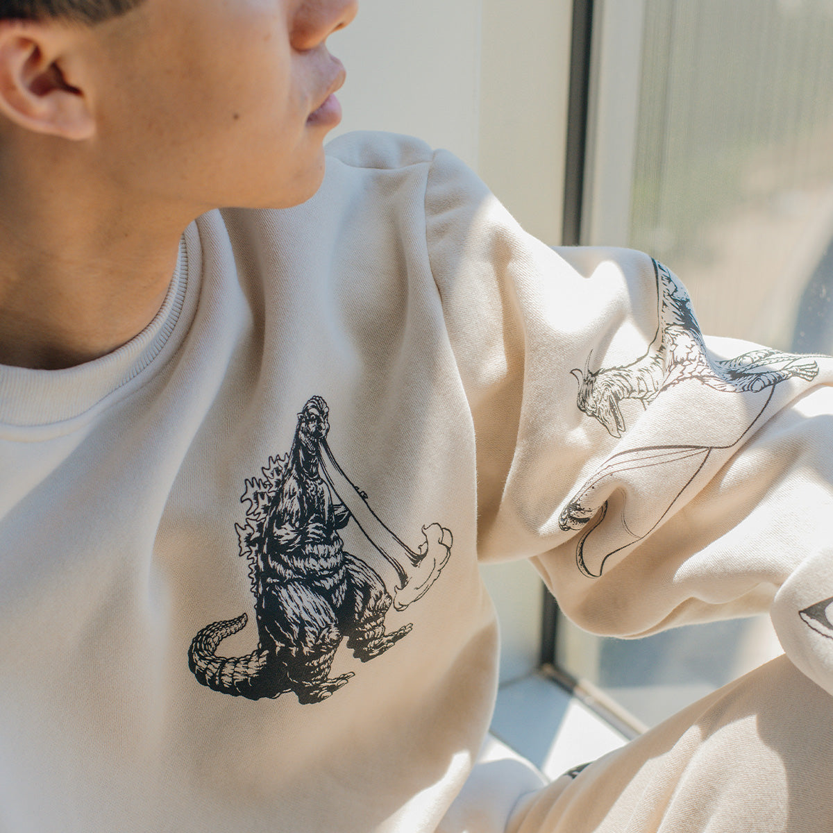 godzilla-kaiju-print-sweatshirt-pullover-creme-baumwolle image 5