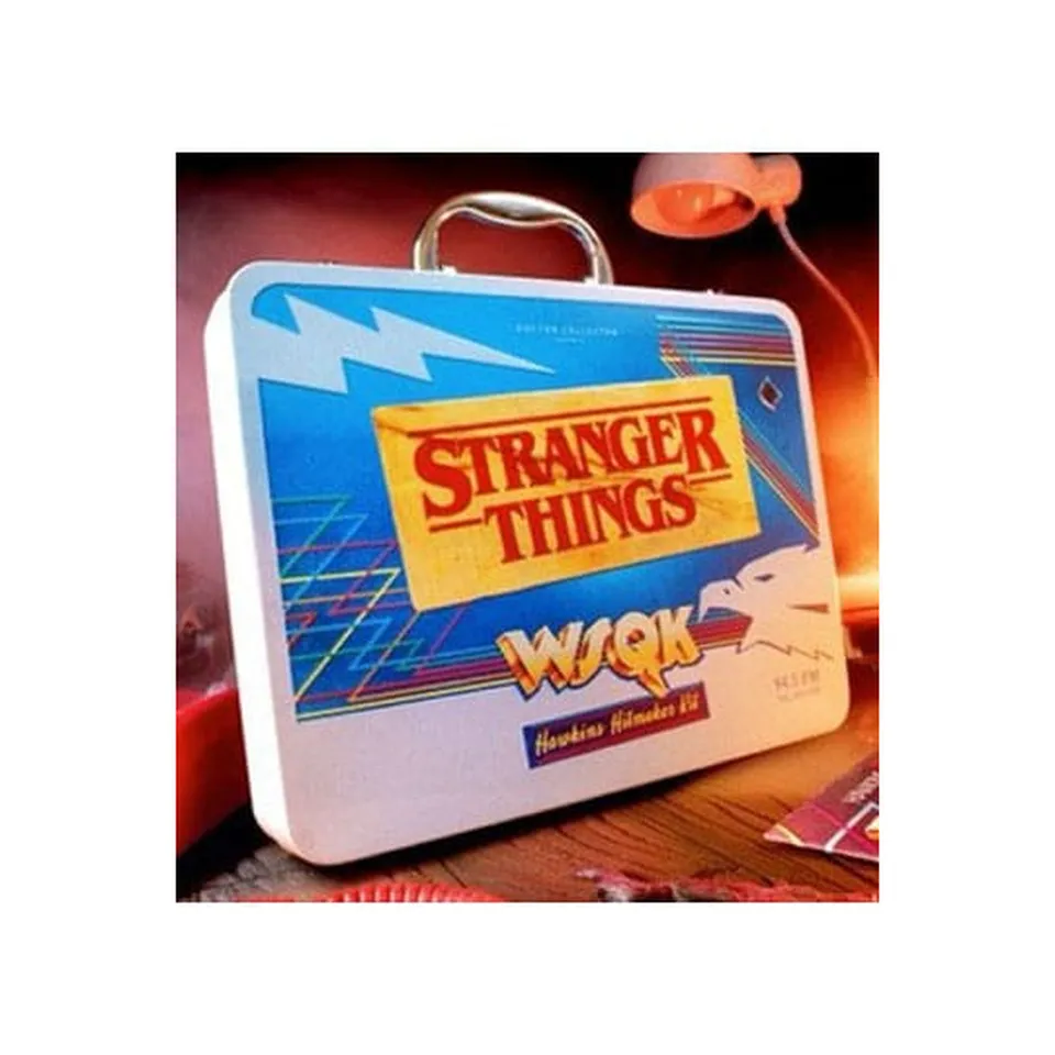 stranger-things-hawkins-hitmaker-kit-geschenkbox image 1