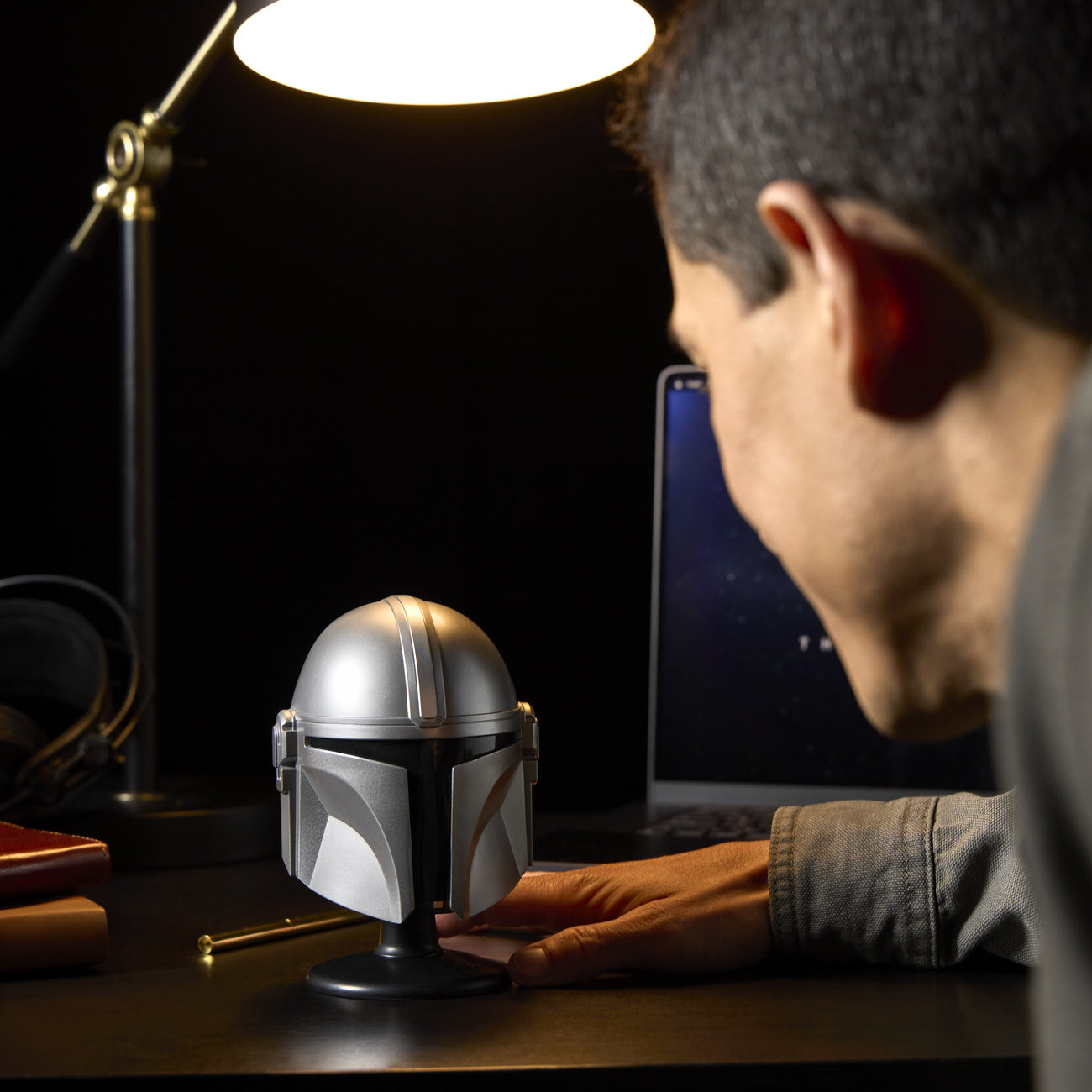 star-wars-mandalorian-mini-helm-replik-mit-base image 6