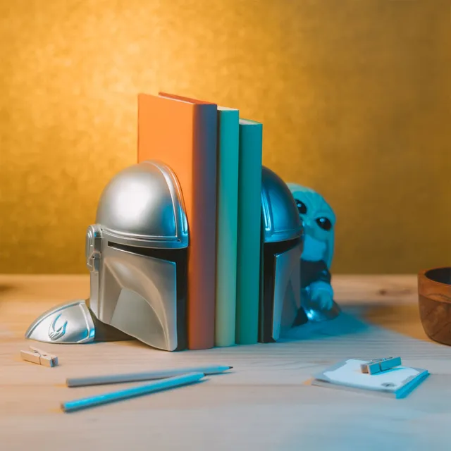 elbenwald-grogu-und-mandalorianer-buchst-tzen-the-mandalorian-resin-14-cm image 1