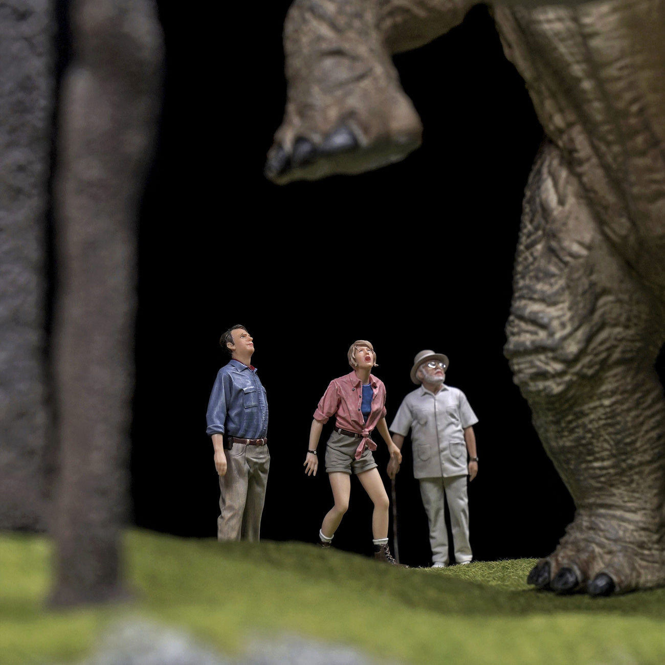 jurassic-park-demi-art-scale-statue-1-10-resin-mit-base image 6