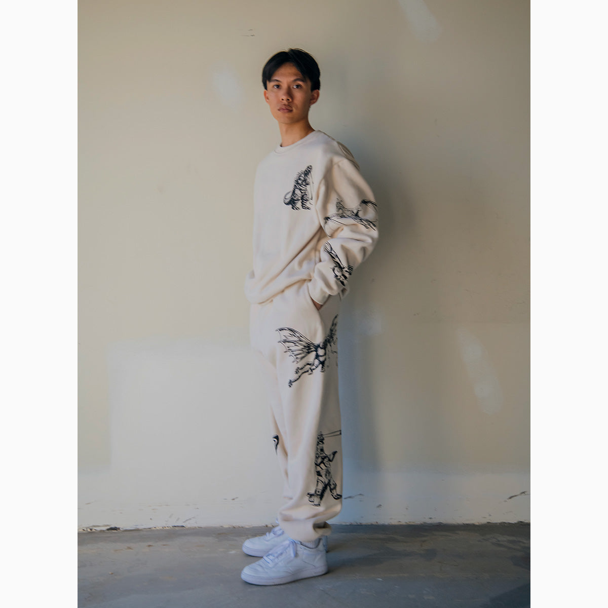 godzilla-kaiju-print-sweatpants-jogginghose-creme image 5