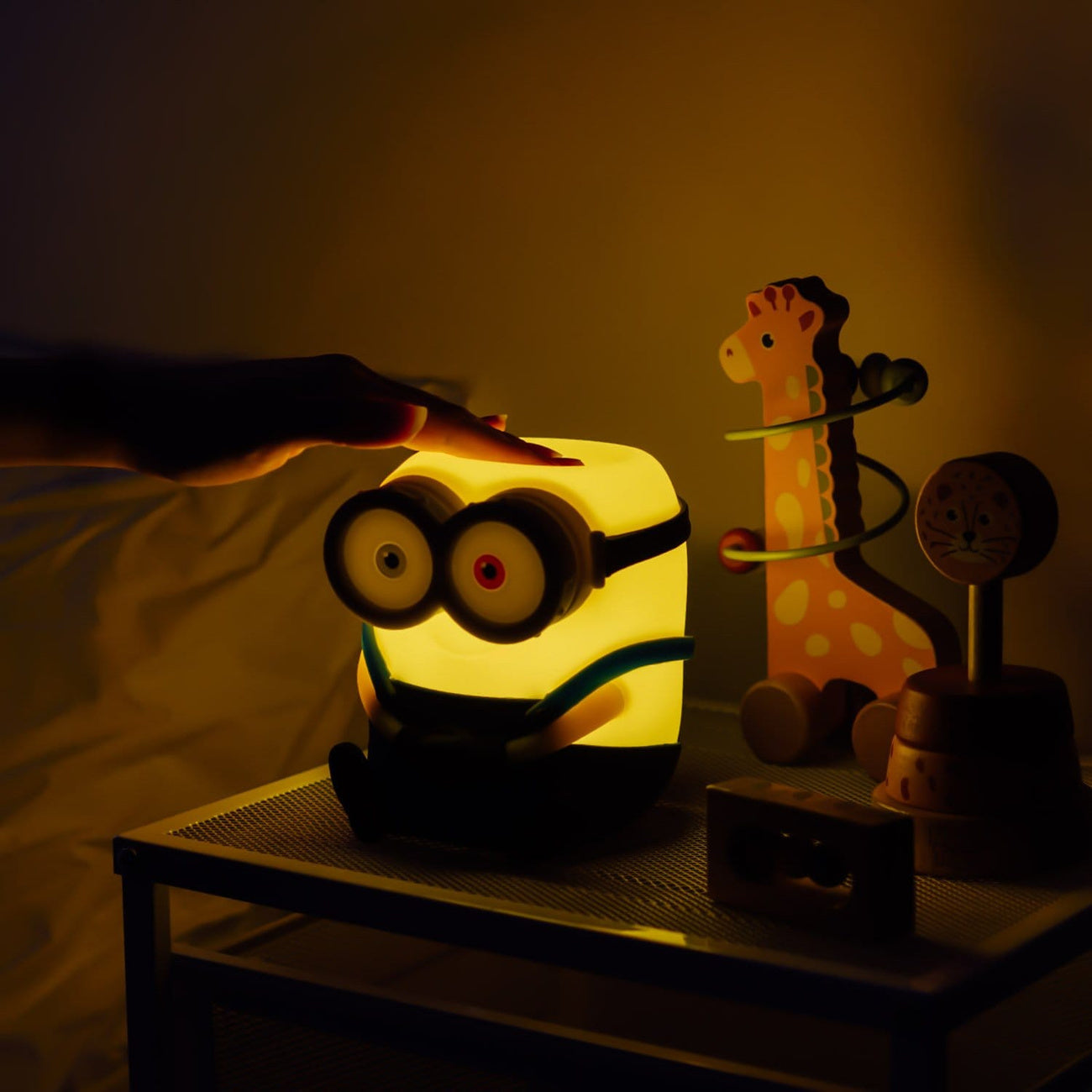 elbenwald-minions-squishy-lampe-silikon-dimmbar-usb-c image 4