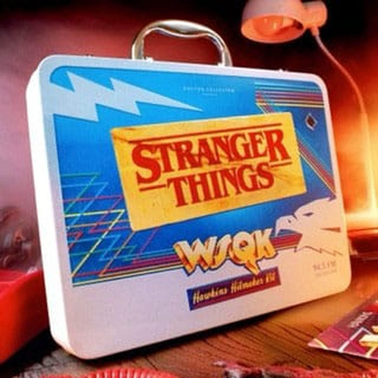stranger-things-hawkins-hitmaker-kit-geschenkbox image 3