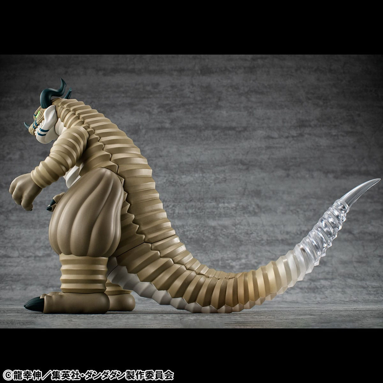 dandadan-occultic-sofubi-vinyl-figur-transparent image 3