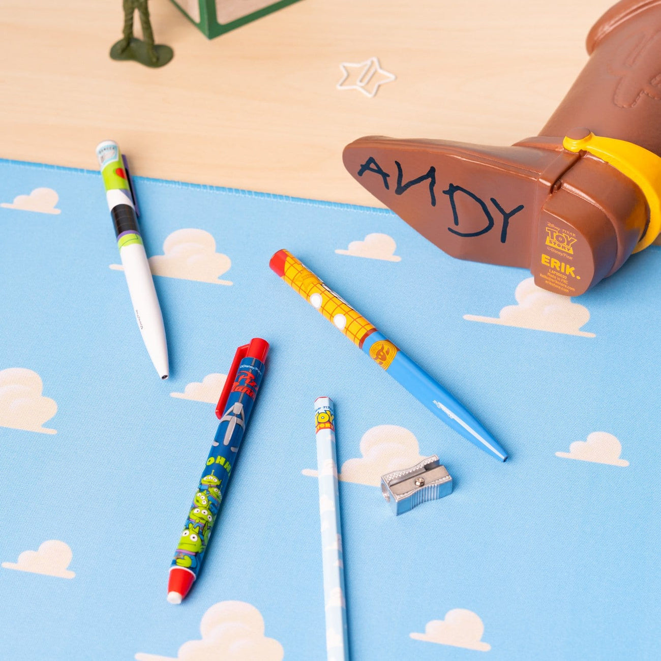 elbenwald-toy-story-woody-stiefel-stiftehalter-mit-schreibwaren-set image 3
