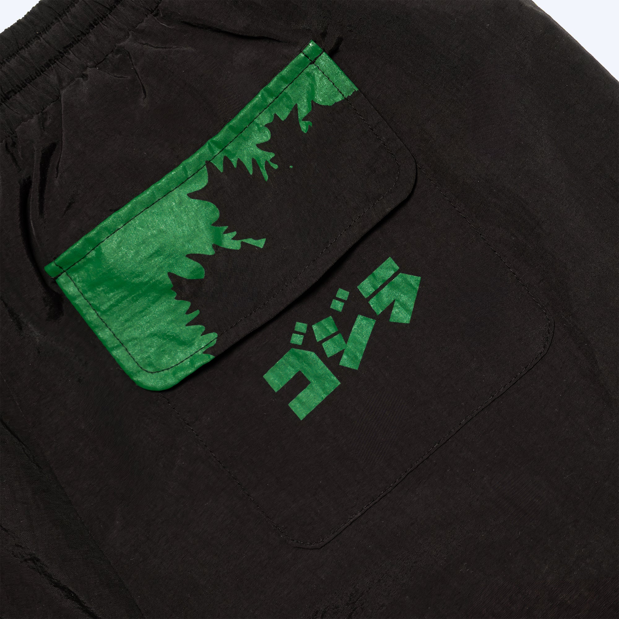 godzilla-essential-track-short-gr-n-schwarz-mit-kanji-logo image 4