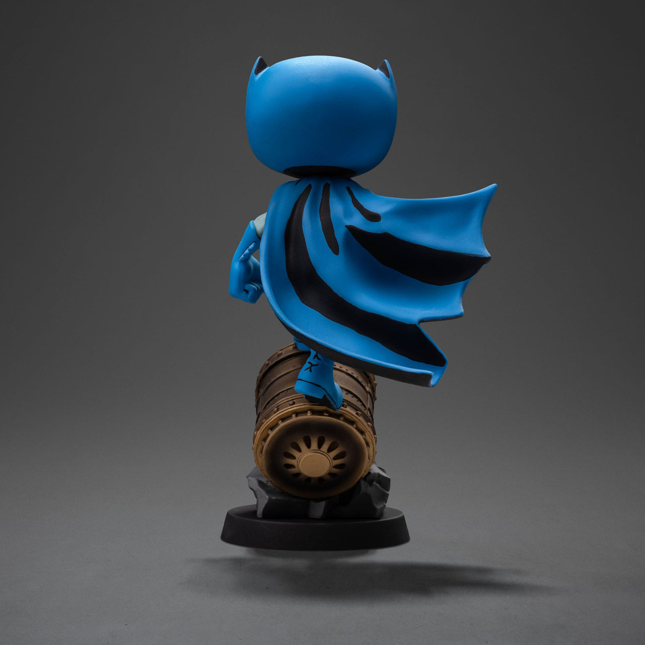 batman-mini-co-batman-on-bat-signal-blue-pvc-figur image 5