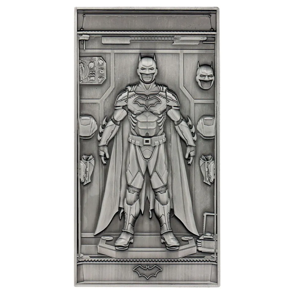 dc-comics-batman-armour-metallbarren-limited-edition image 1