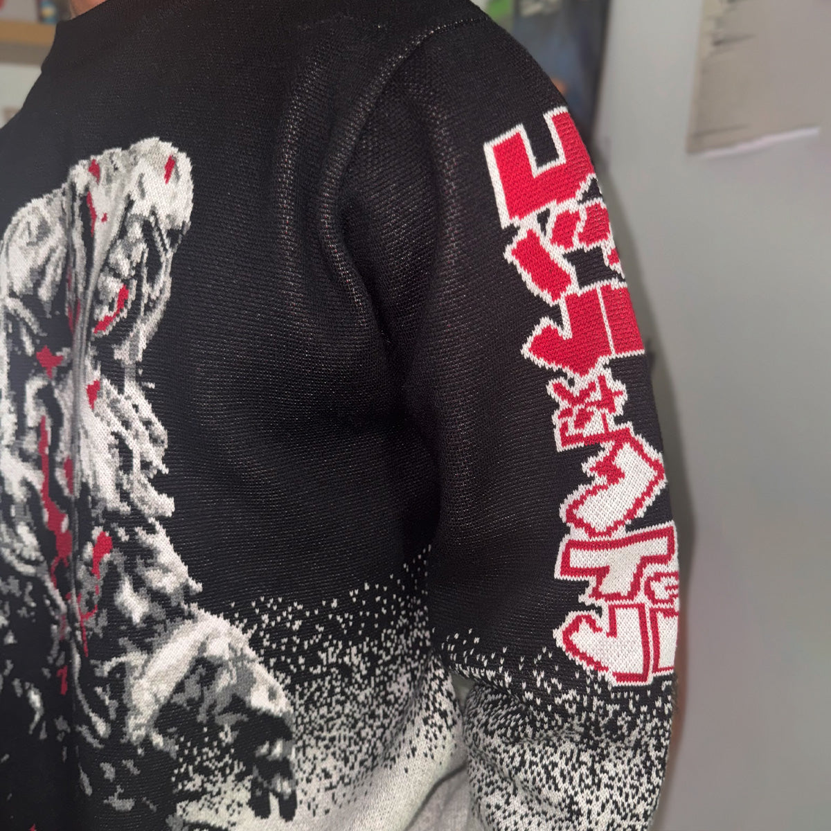 godzilla-vs-hedorah-jacquard-knit-crewneck-pullover-schwarz-m image 4