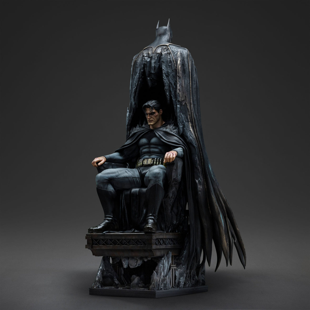 dc-comics-batman-and-bruce-wayne-statue-1-4-polystone image 4