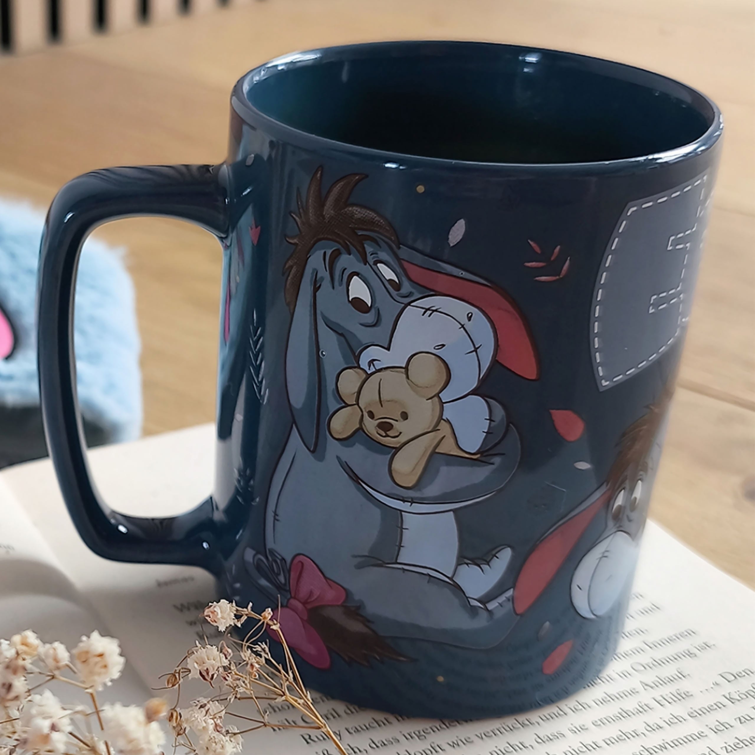 disney-winnie-puuh-i-aah-tasse-mit-pl-sch-berzug-440-ml-blau image 2