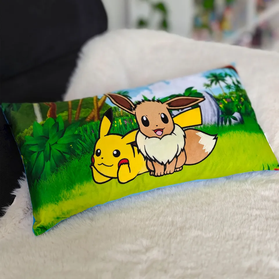 pokemon-pikachu-und-evoli-kissen-56x29-cm-bestickt image 1