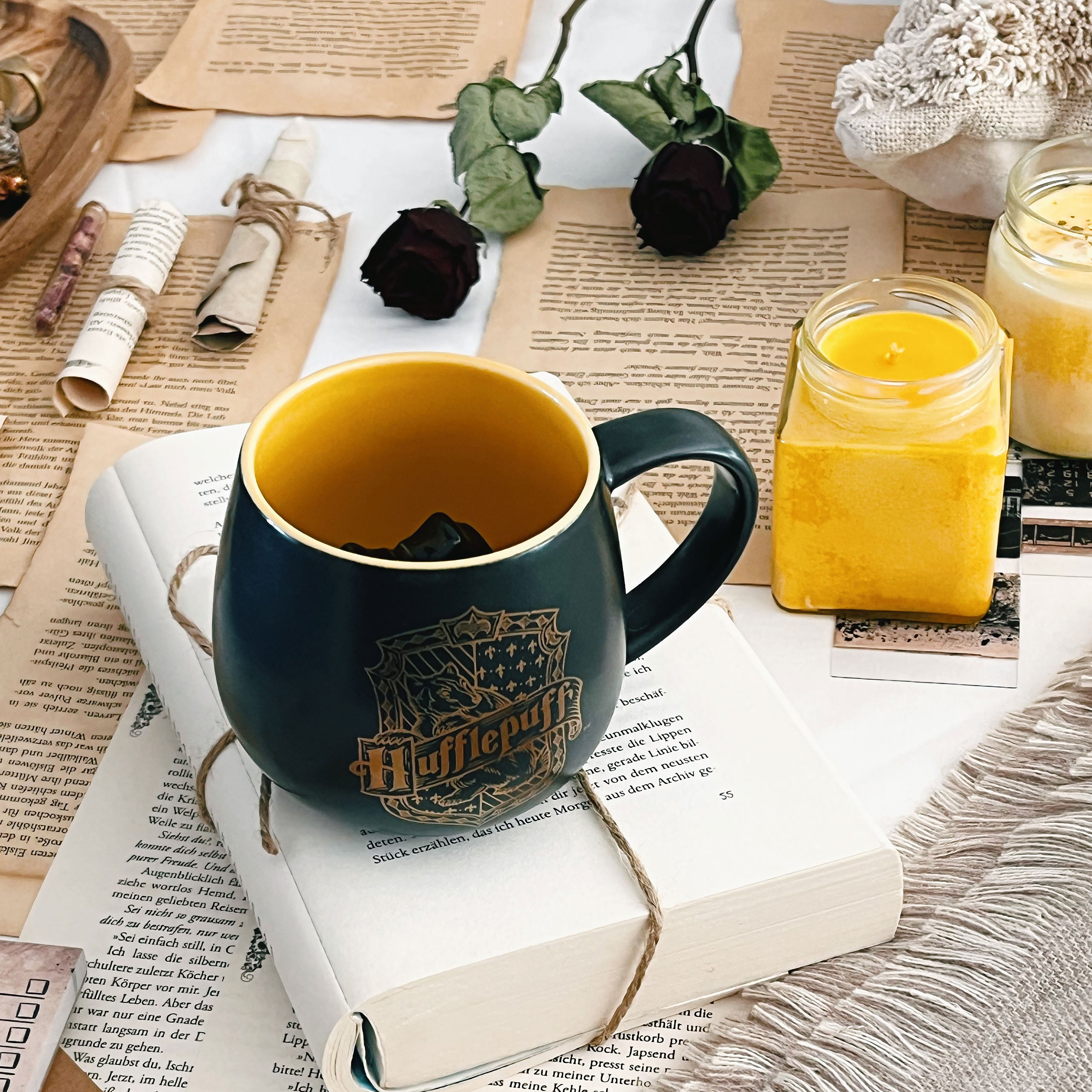 harry-potter-hufflepuff-tasse-350-ml-mit-3d-wappen image 2