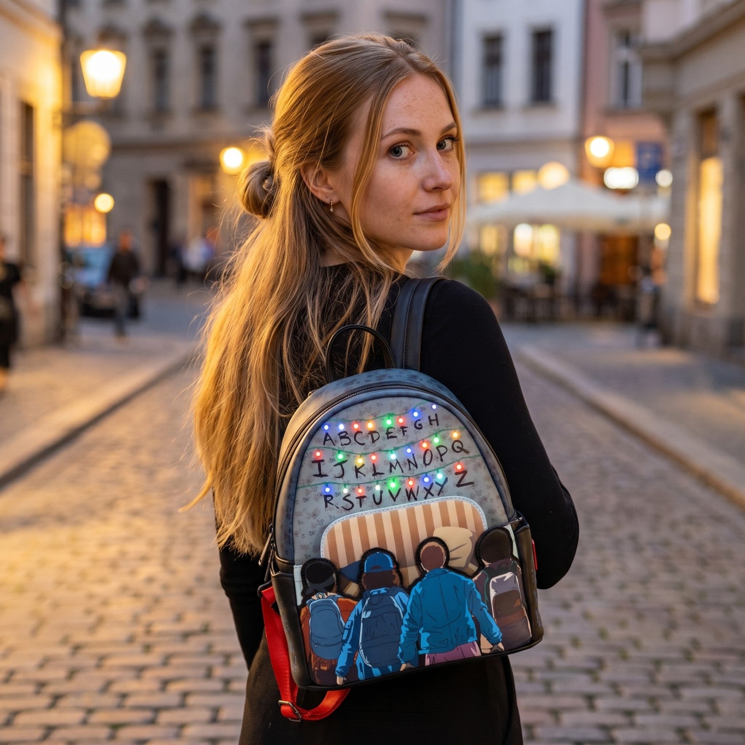 stranger-things-10th-anniversary-mini-rucksack-mit-licht image 2