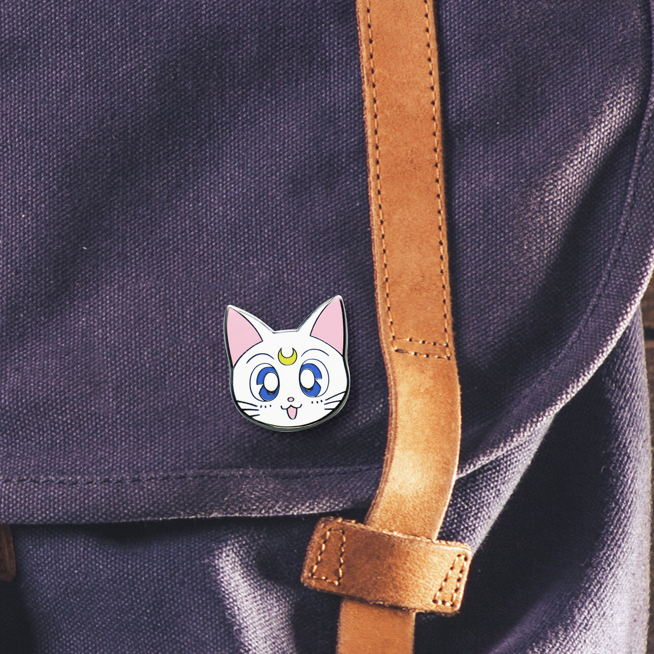 sailor-moon-artemis-pin-wei-e-katze-anstecker-butterfly image 2