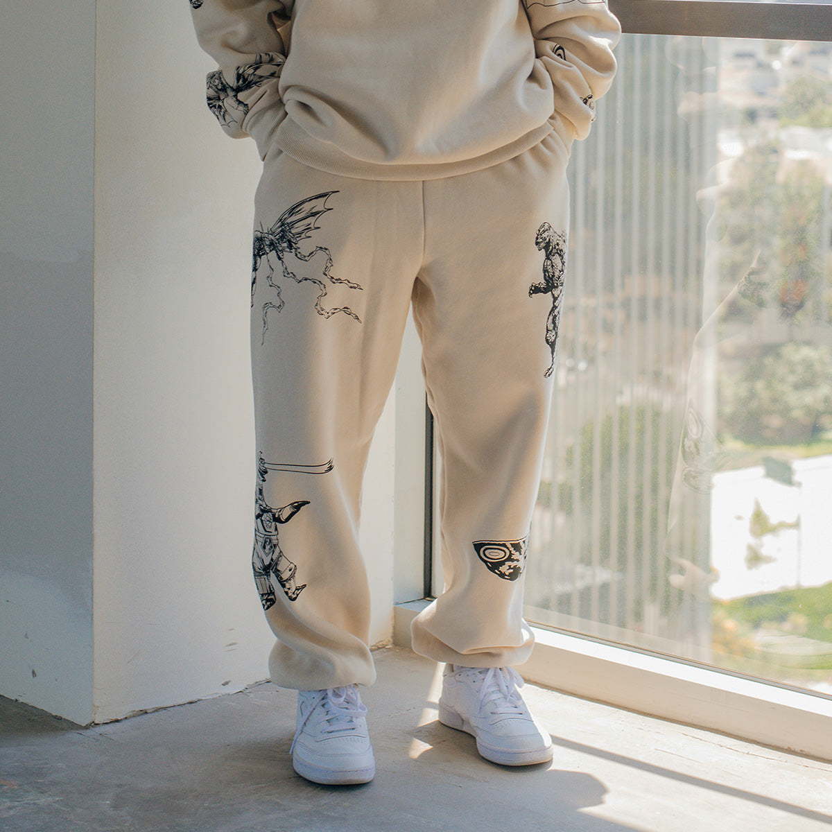 godzilla-apparel-kaiju-print-sweatpants-set-jogginganzug-creme image 4