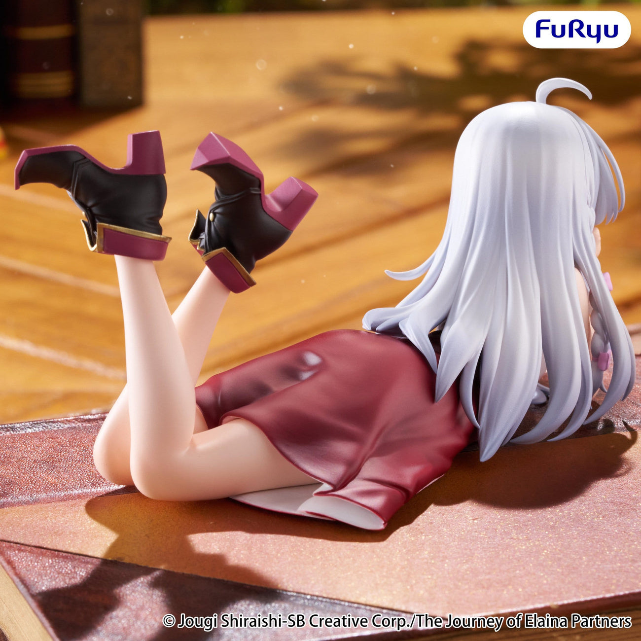 elbenwald-wandering-witch-elaina-noodle-stopper-figur-lying-down image 4