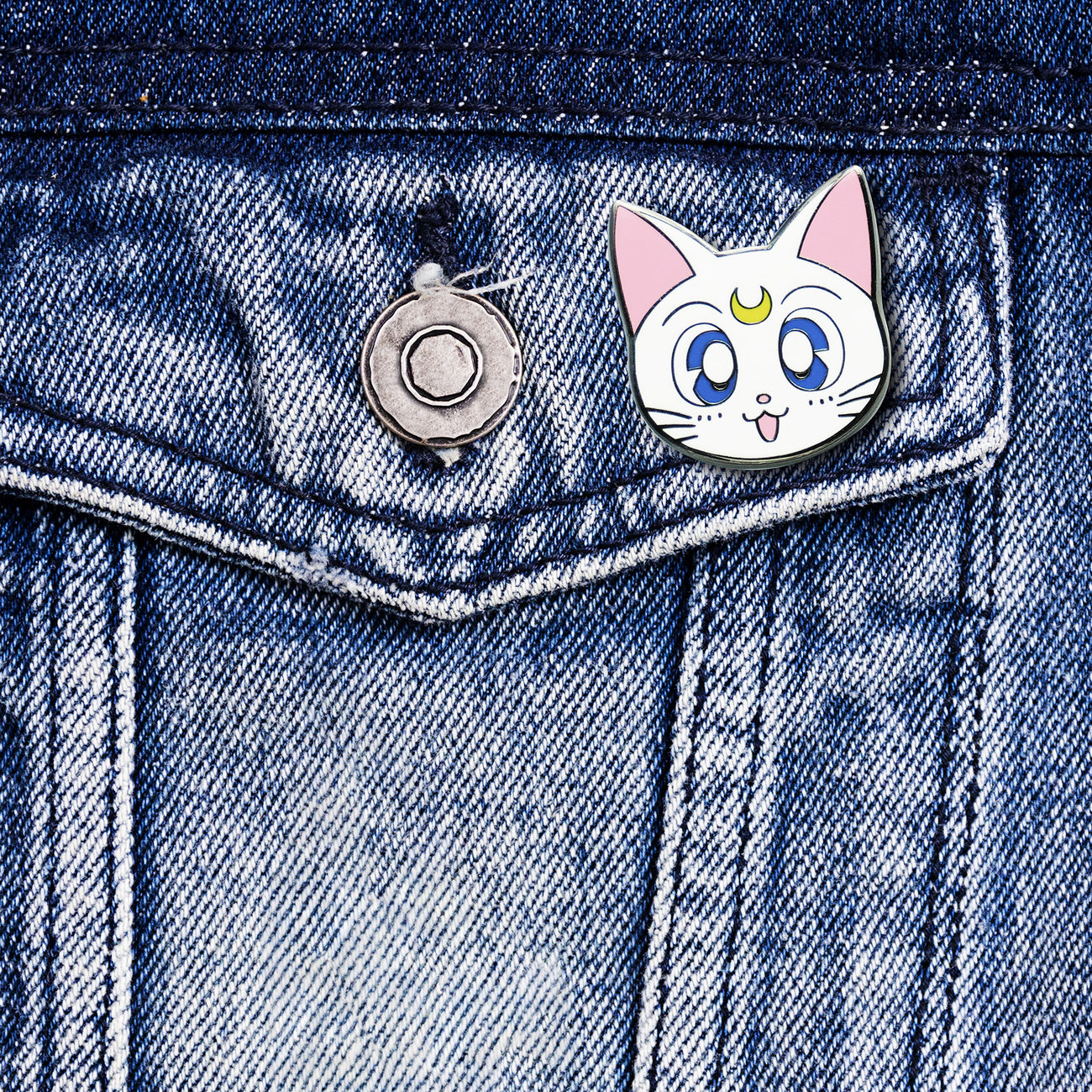 sailor-moon-artemis-pin-wei-e-katze-anstecker-butterfly image 3