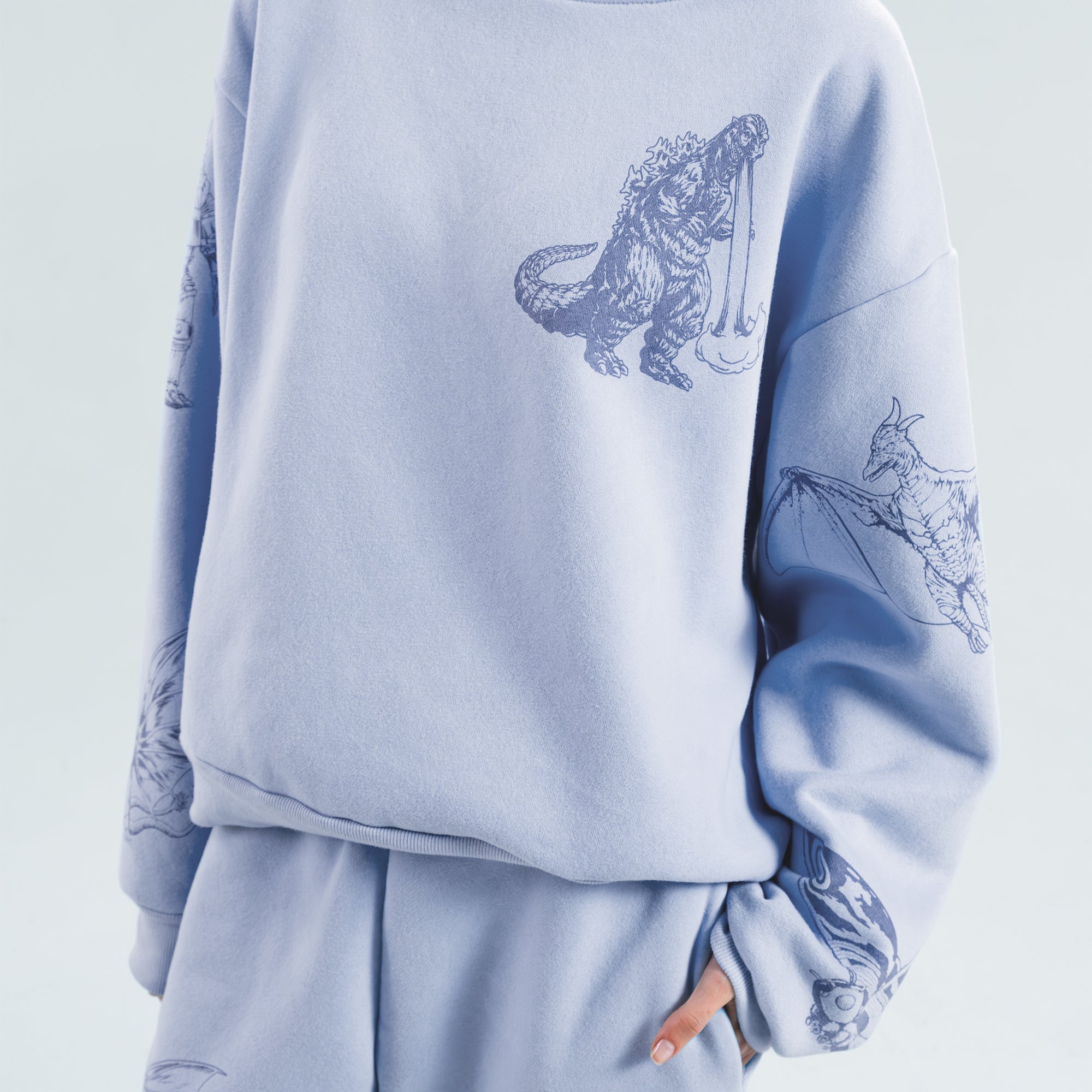 godzilla-kaiju-print-sweatshirt-blau-cropped-baumwolle image 7