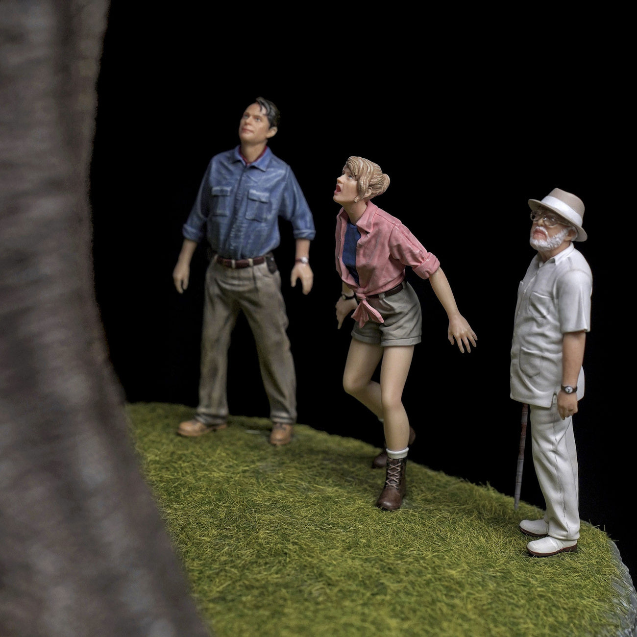 jurassic-park-demi-art-scale-statue-1-10-resin-mit-base image 7