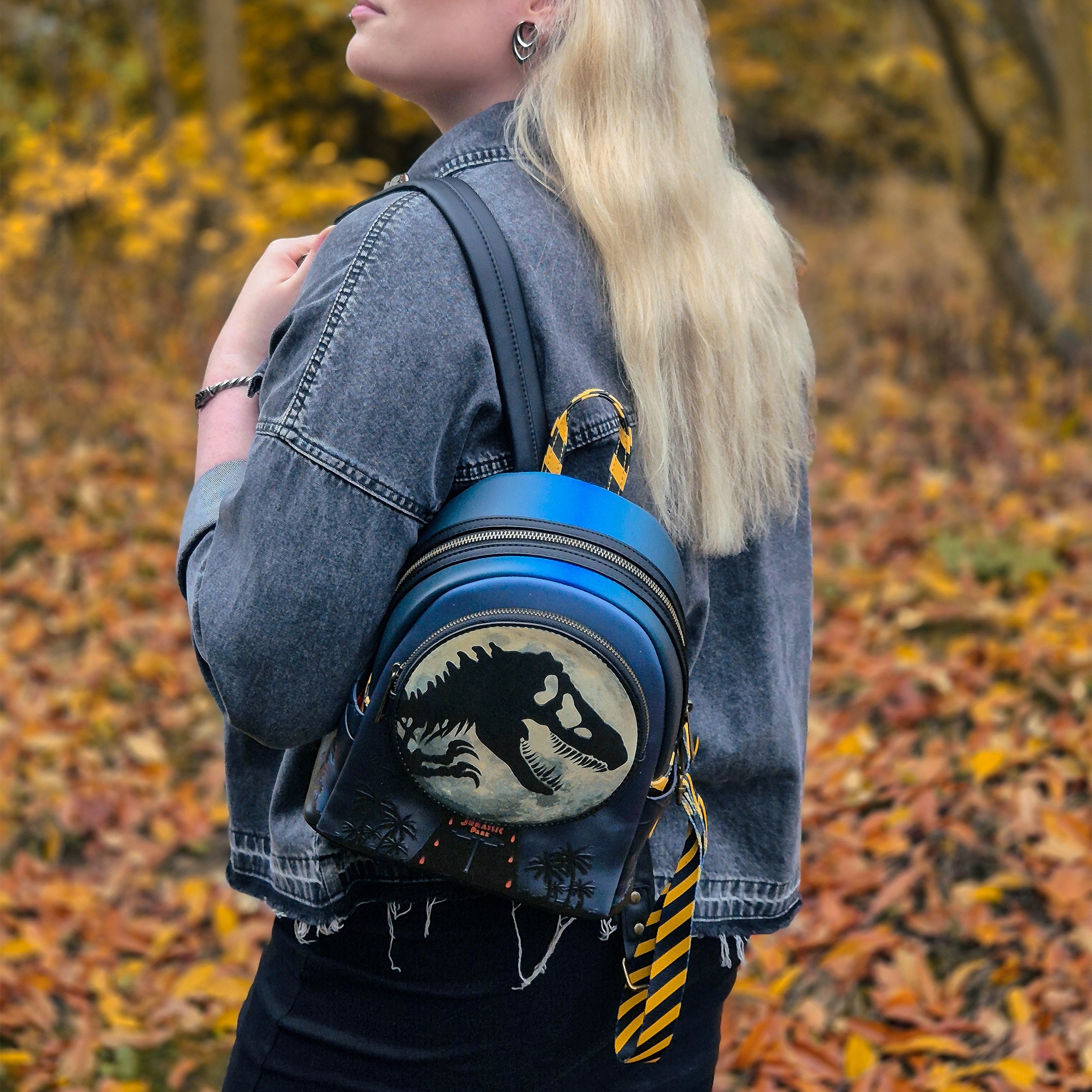 elbenwald-jurassic-park-30th-mini-rucksack-glow-in-the-dark image 6