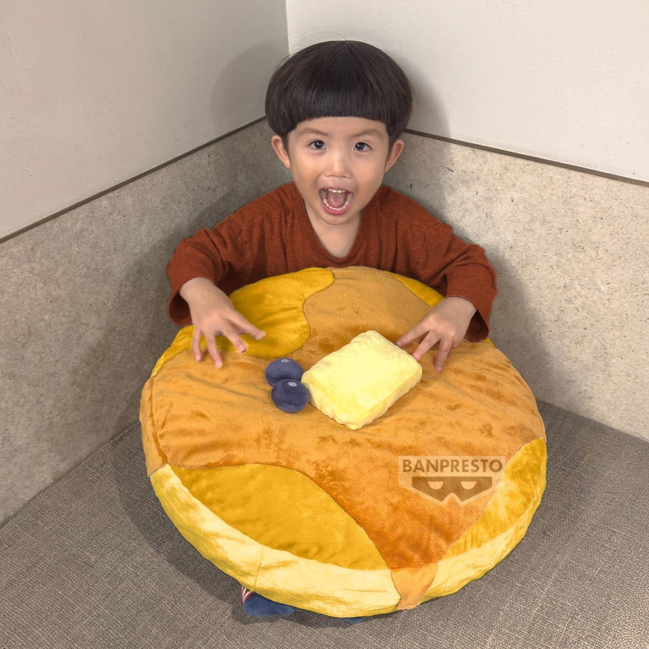 banpresto-food-series-jumbo-pl-schfigur-pfannkuchen-50-cm-kawaii image 3