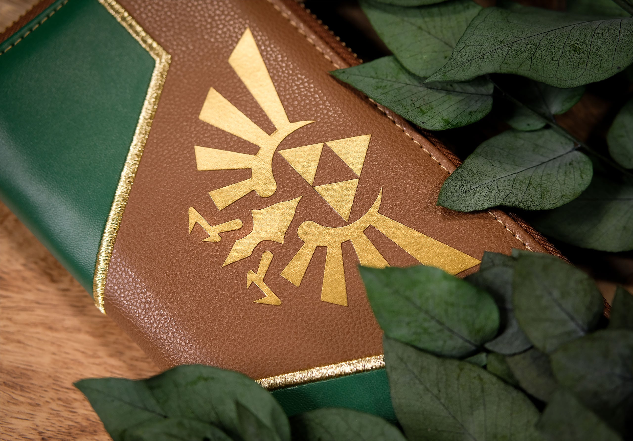zelda-hyrule-logo-geldb-rse-gr-n-braun-triforce image 2