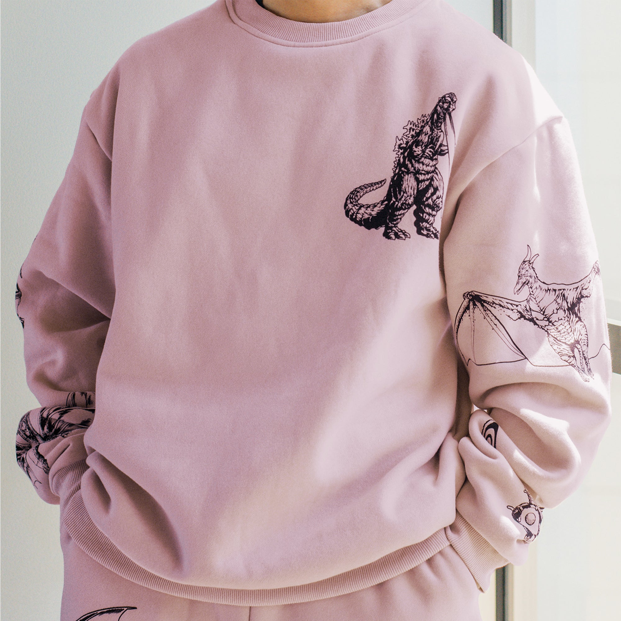 godzilla-kaiju-print-sweatshirt-hellrosa-baumwolle-gr-s-2xl image 3