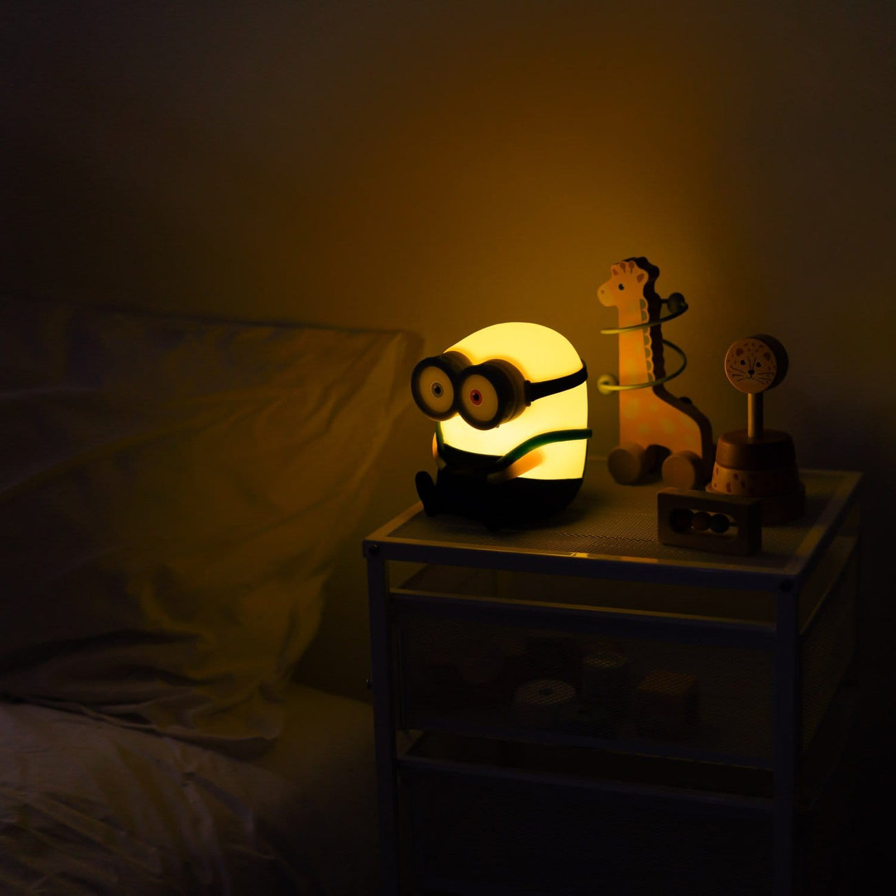 elbenwald-minions-squishy-lampe-silikon-dimmbar-usb-c image 2