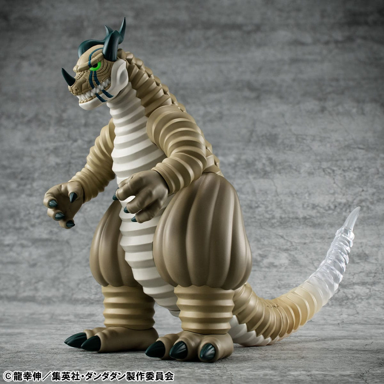 dandadan-occultic-sofubi-vinyl-figur-transparent image 5