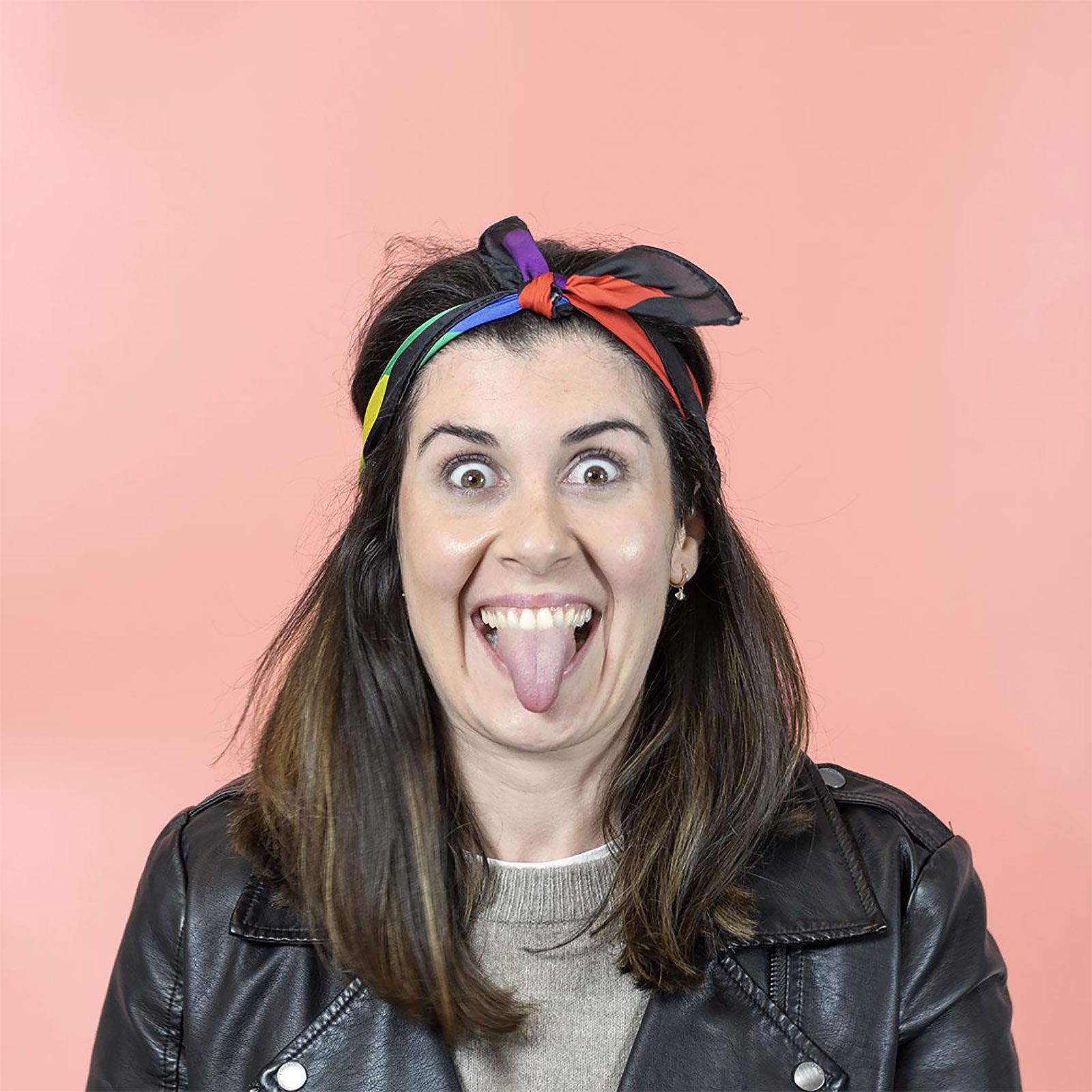 disney-pride-haarband-bandana-50x50-cm-regenbogen image 2