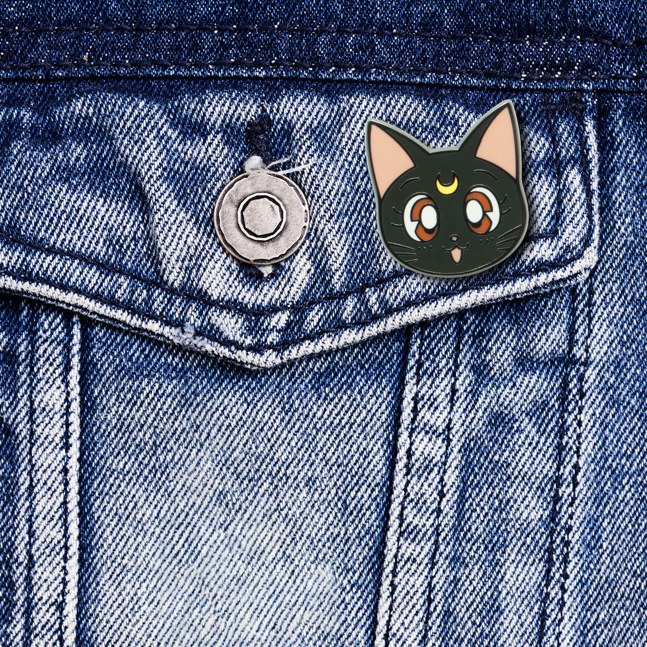 sailor-moon-luna-pin-anstecker-schwarz-2-7-cm image 2