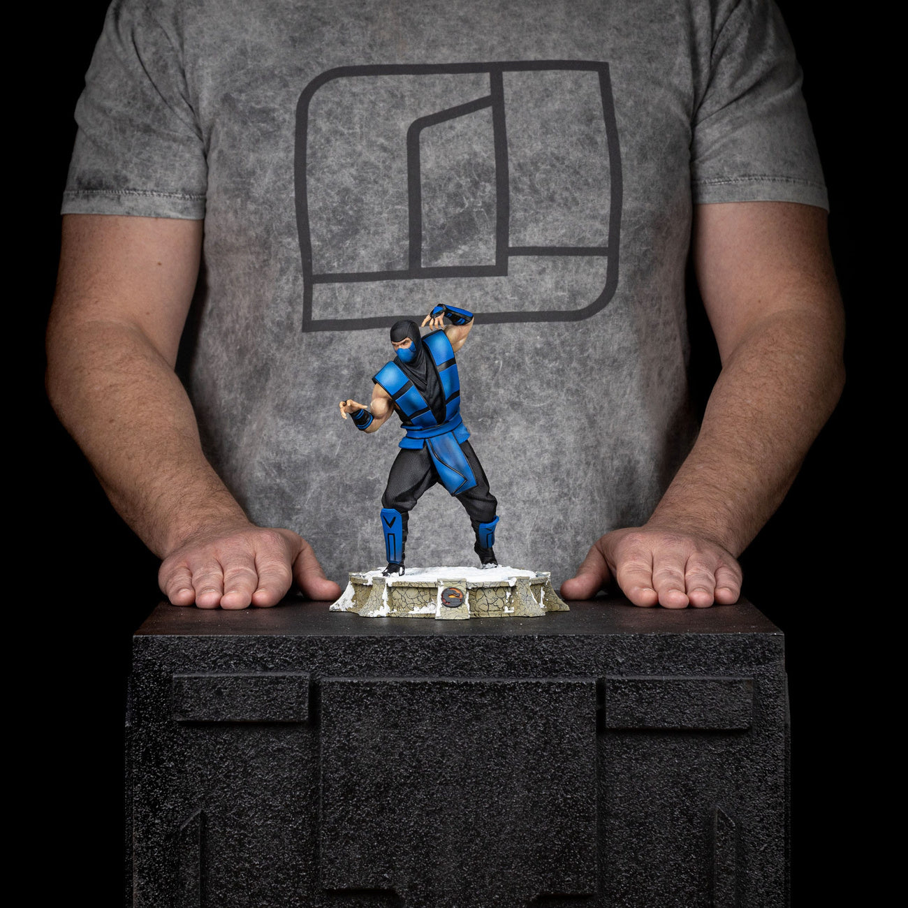 mortal-kombat-sub-zero-art-scale-statue-1-10-resin image 5
