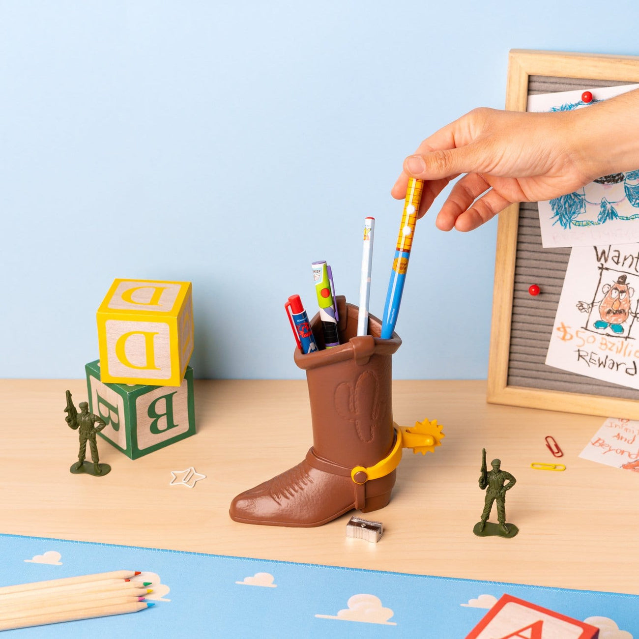 elbenwald-toy-story-woody-stiefel-stiftehalter-mit-schreibwaren-set image 4